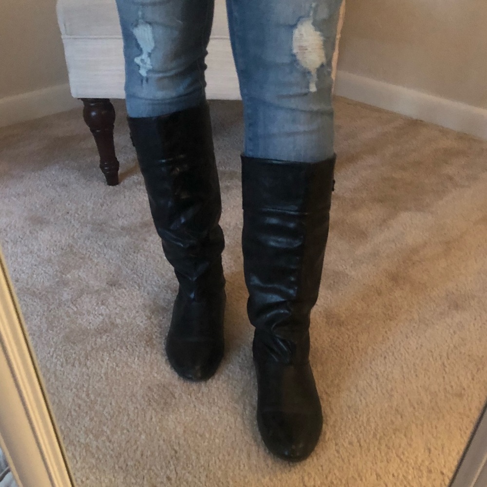 🍂🍁 Black faux-leather boots